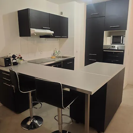 Appartement Paris With Bedroom Pantin